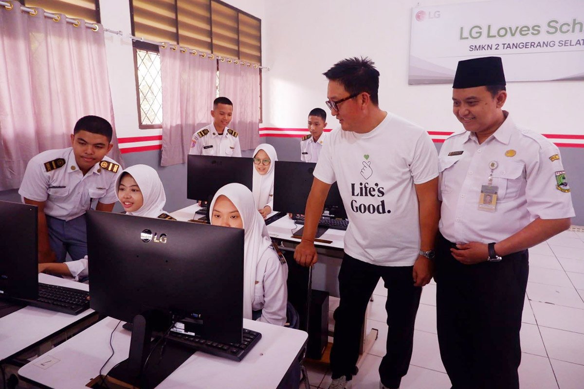 LG Resmikan Lab Multimedia